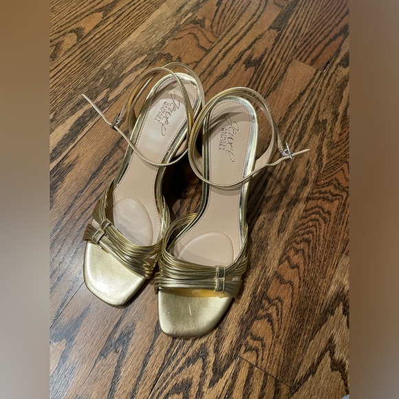 Michelle Ankle Strap Sandal (Women)
Jewel Badgley Mischka NWT - Picture 5 of 7